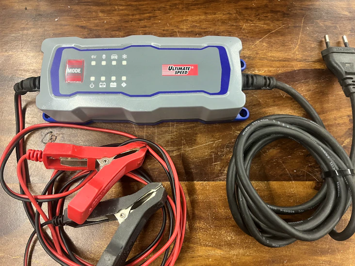 Ultimate speed ulg 3.8 b1 -akkulaturi