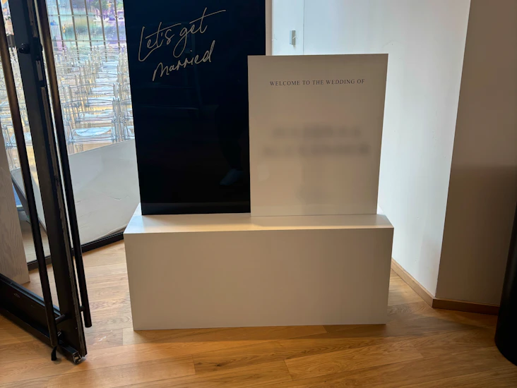 Event signage box stand for 2 signs