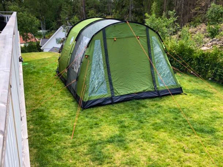 Rymligt familjetält med ståhöjd!