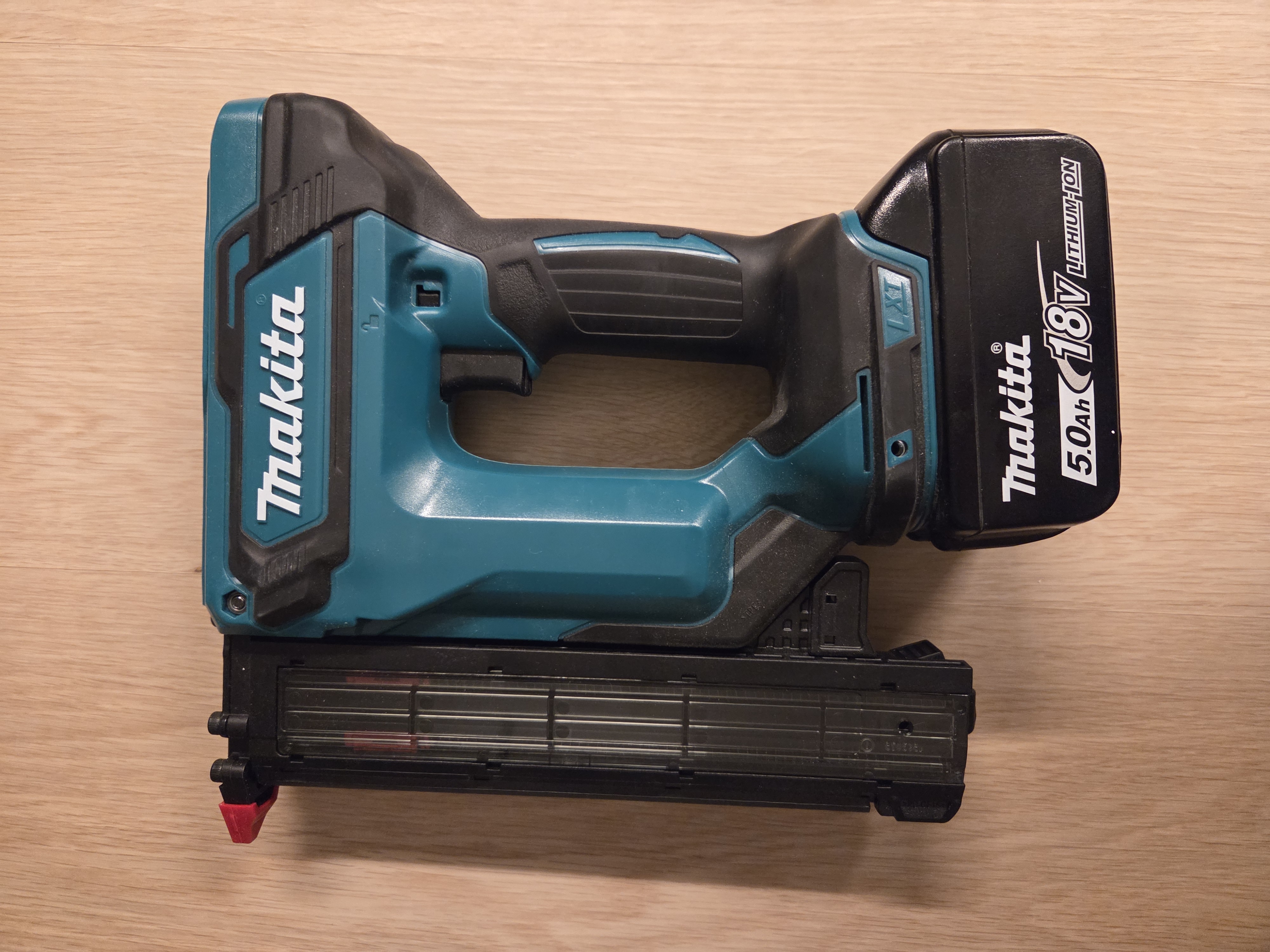 Viimeistelynaulain makita dfn350