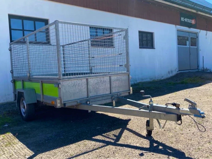 Reko trailer med galler.
