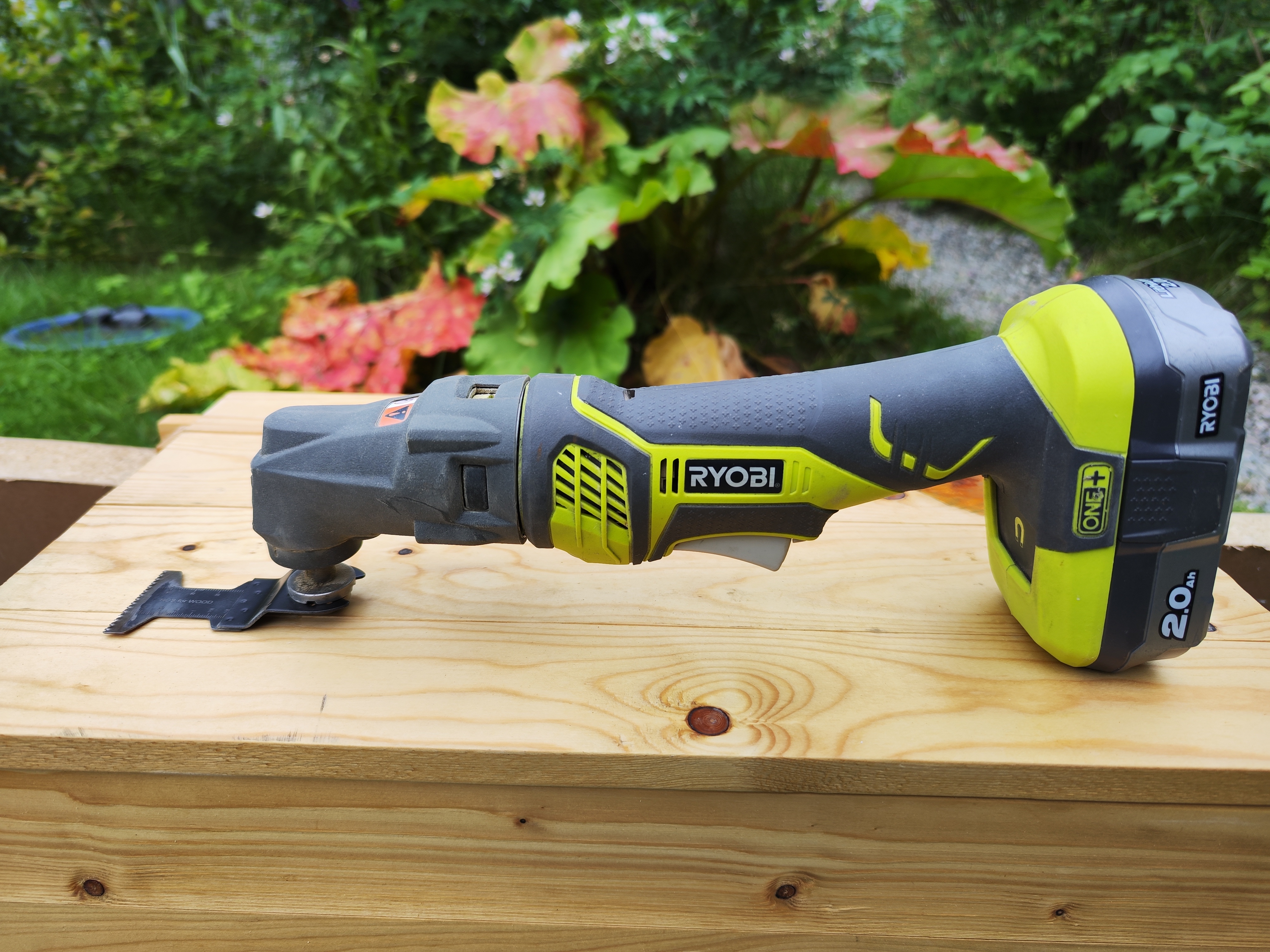 Multiverktyg ryobi med två batterier 