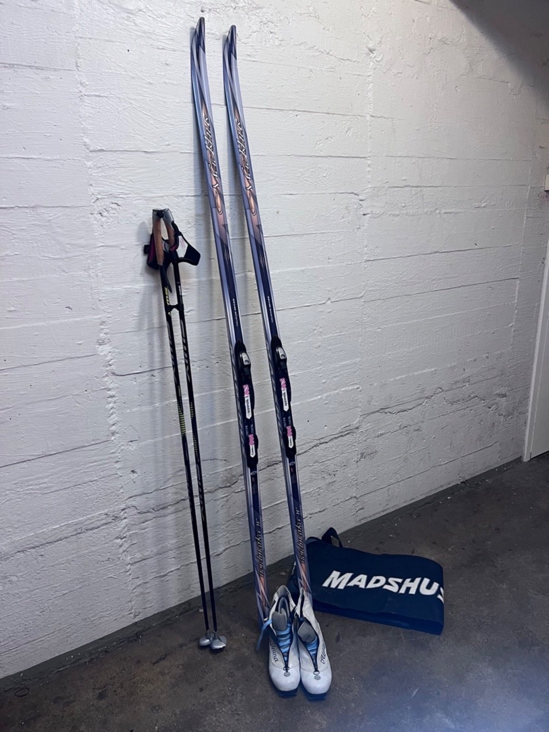 Langrennski, sko, staver og skibag