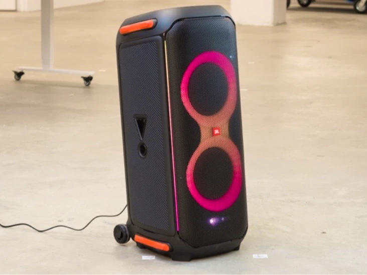 Jbl 710 stor partybox - hyr över natten!