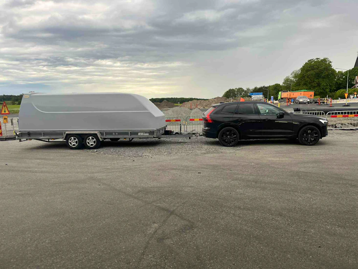 Biltrailer med kåpa