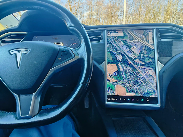 Tesla x gratis lading tesla lade stasjonen