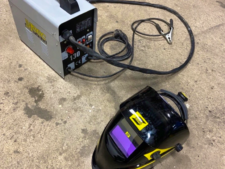 Elsvets med svetsmask