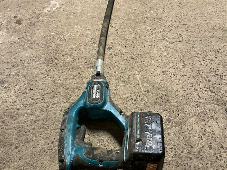 Betonivibra, makita, akullinen