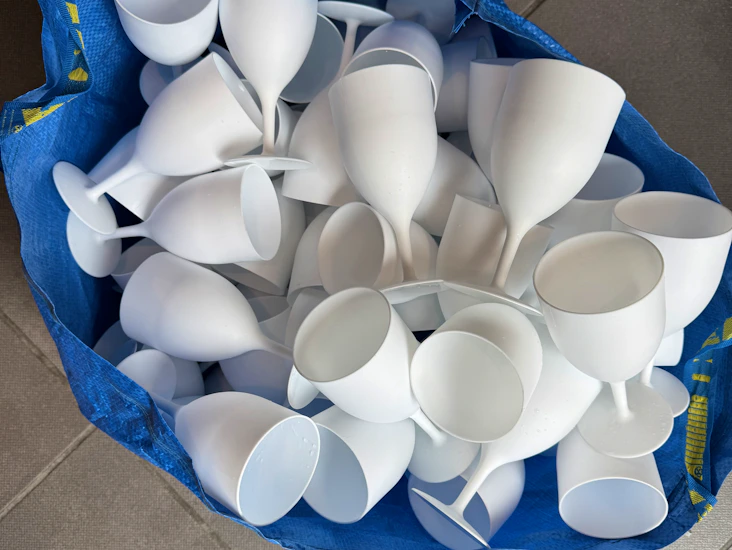 50+ hvite plastglass