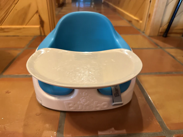 Bumbo with tray