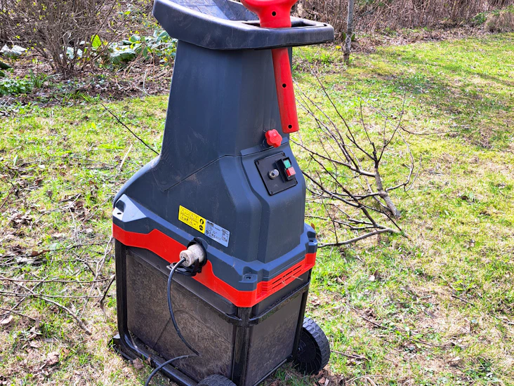 Leikkaava oksasilppuri