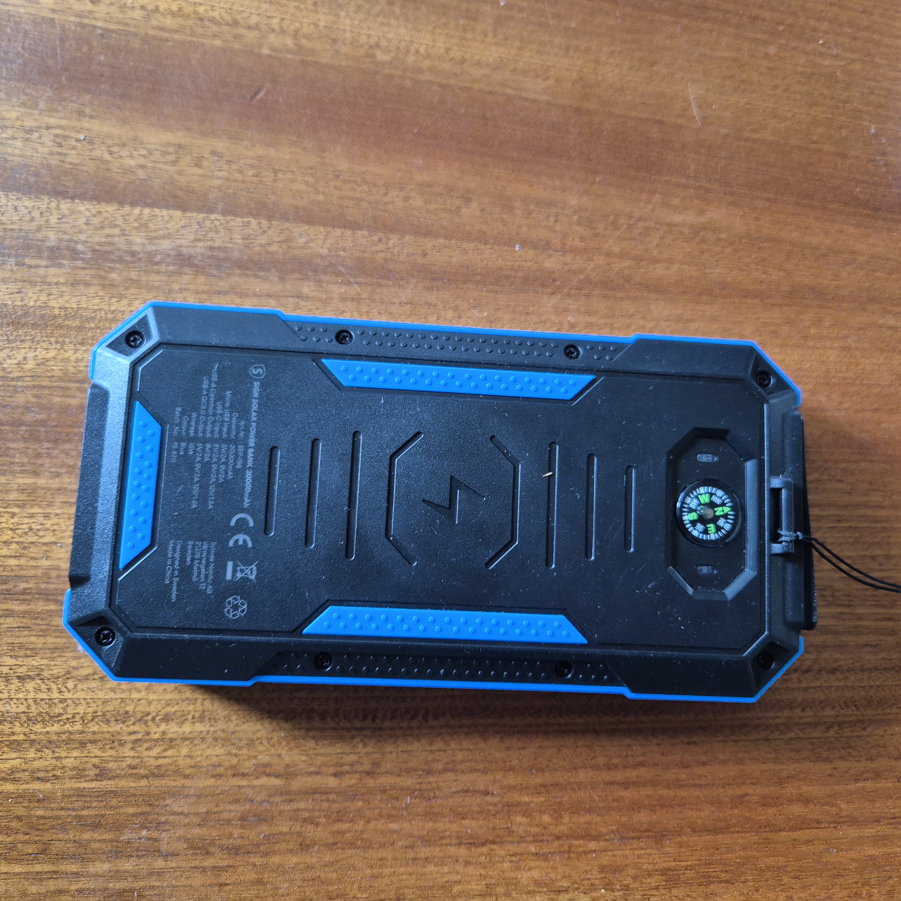 Trådlös powerbank med solceller 