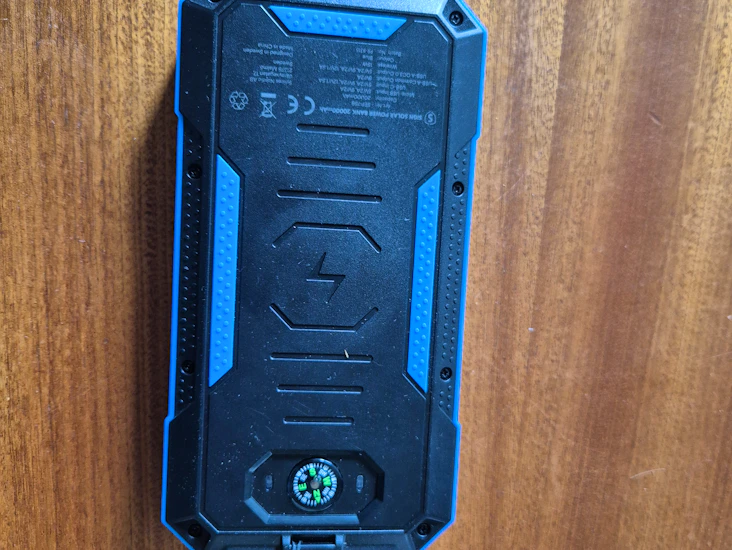 Trådlös powerbank med solceller