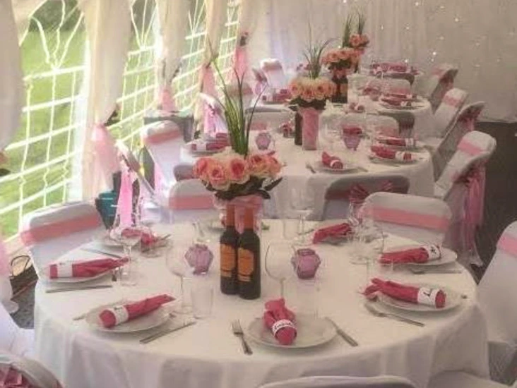 Runda bord 150 cm nr2 bordspaket 60 gäster inkl duk & stolöverdrag.