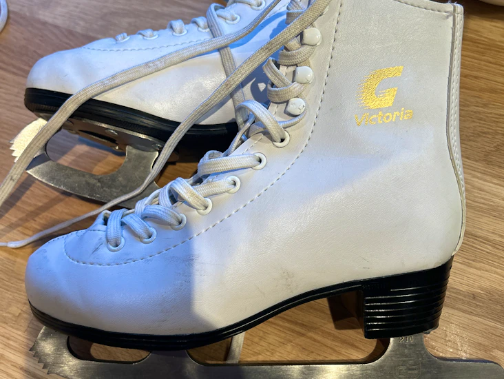 Kunstløpskøyter str 34