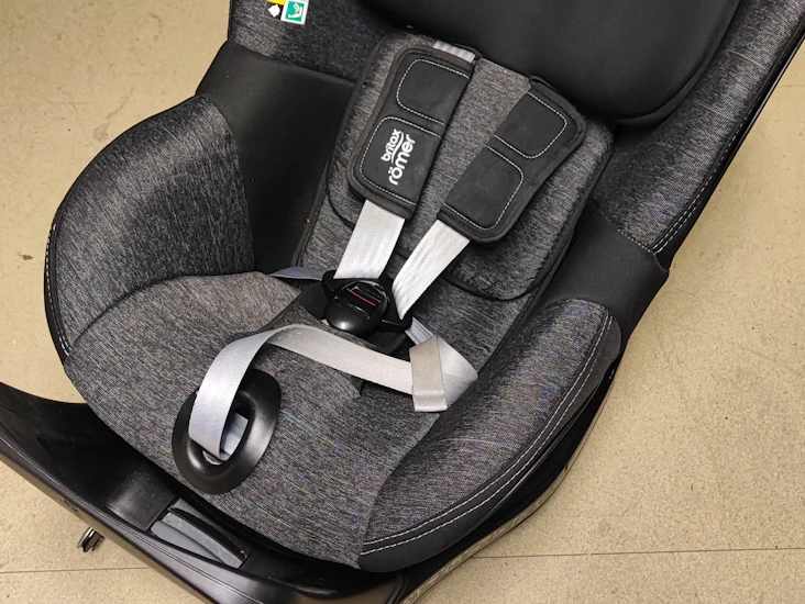Britax swingfix m i-size isofix bilbarnstol