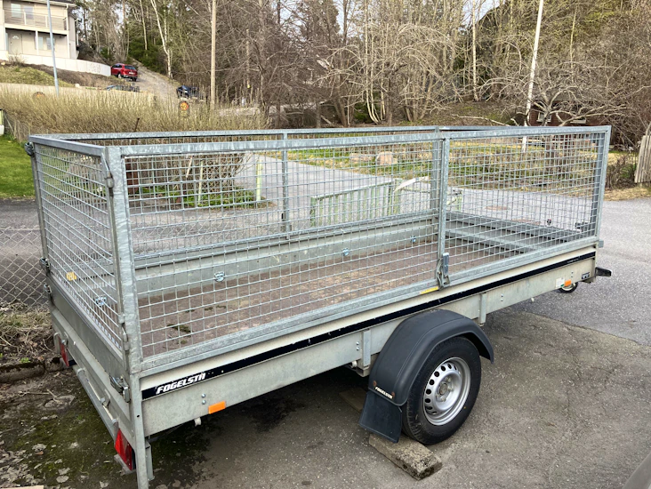 Extra stor släpvagn med gallergrindar 1,52x3,25 lastyta