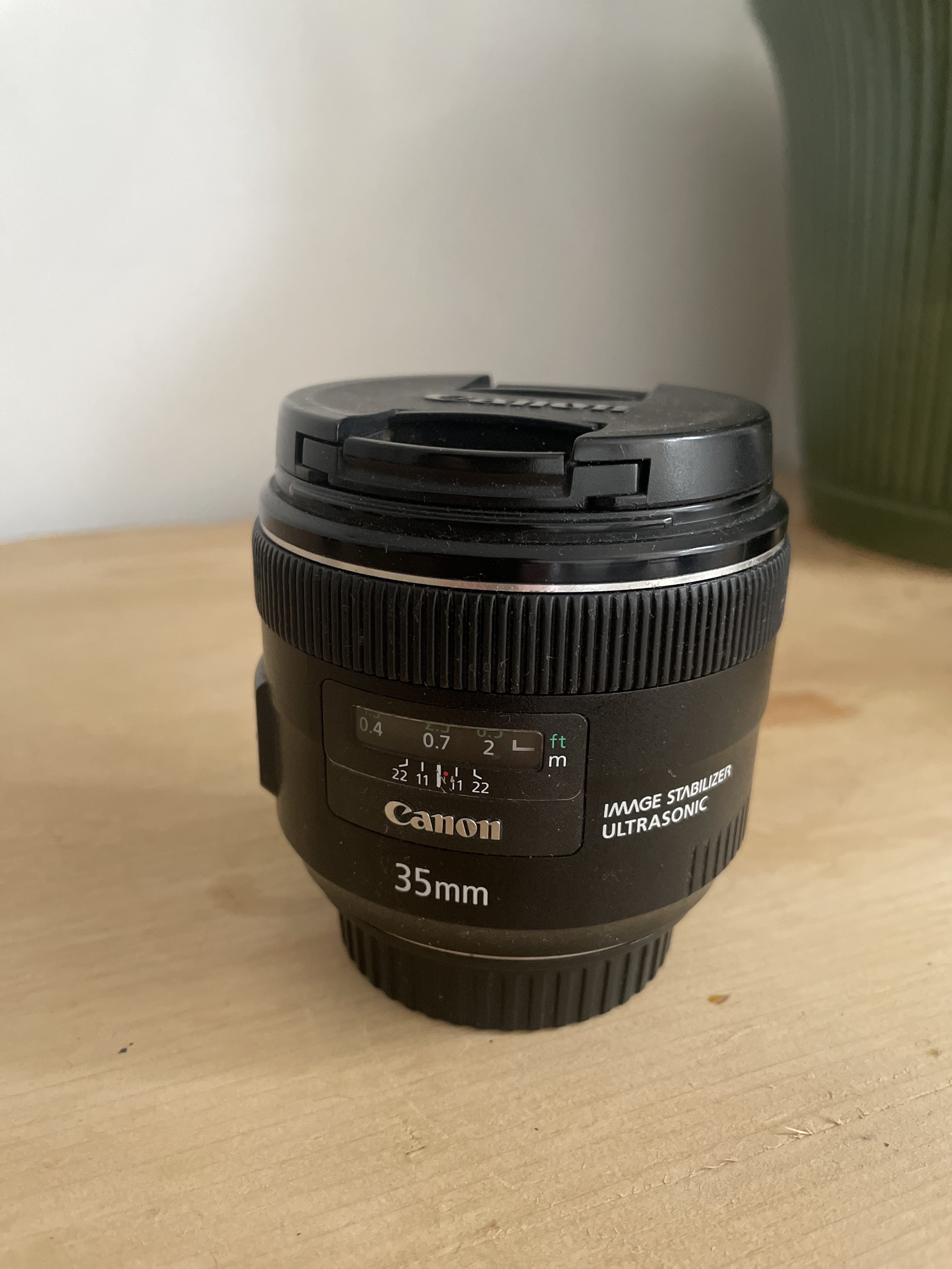 Canon 35mm f/2 usm is lens