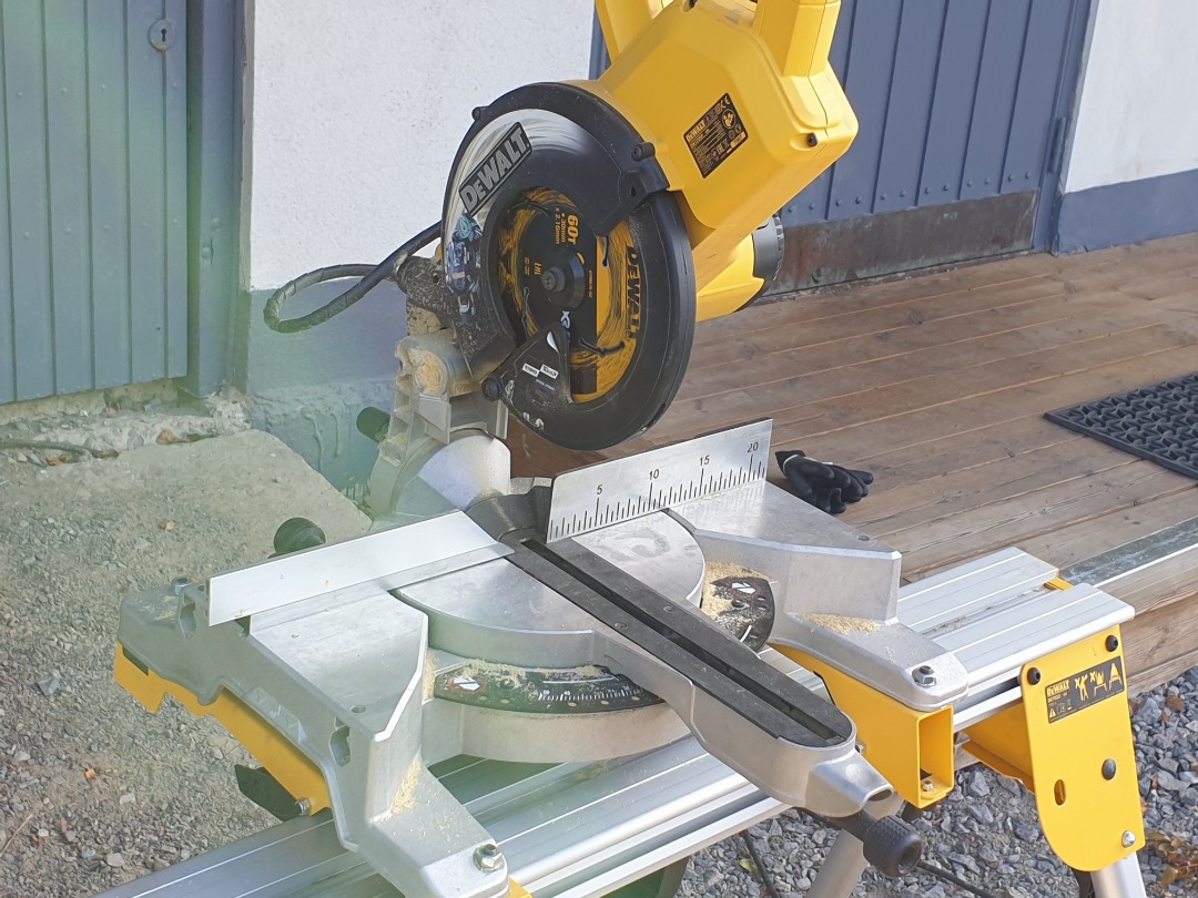 Kap/gersåg dewalt dw770gp med stativ