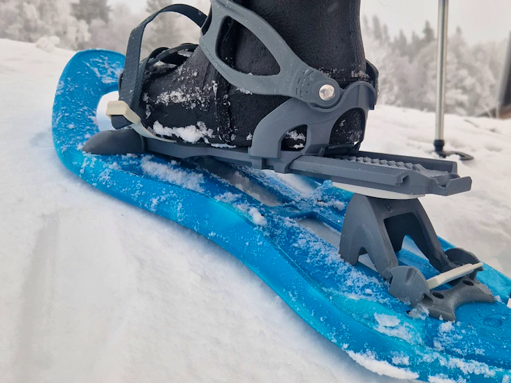 2 par snöskor med teleskopstavar