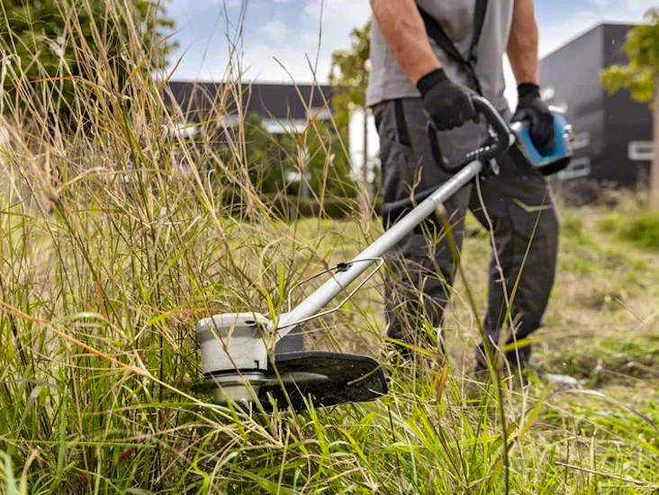 Bosch professional röjsåg – sladdlös styrka för tufft arbete!