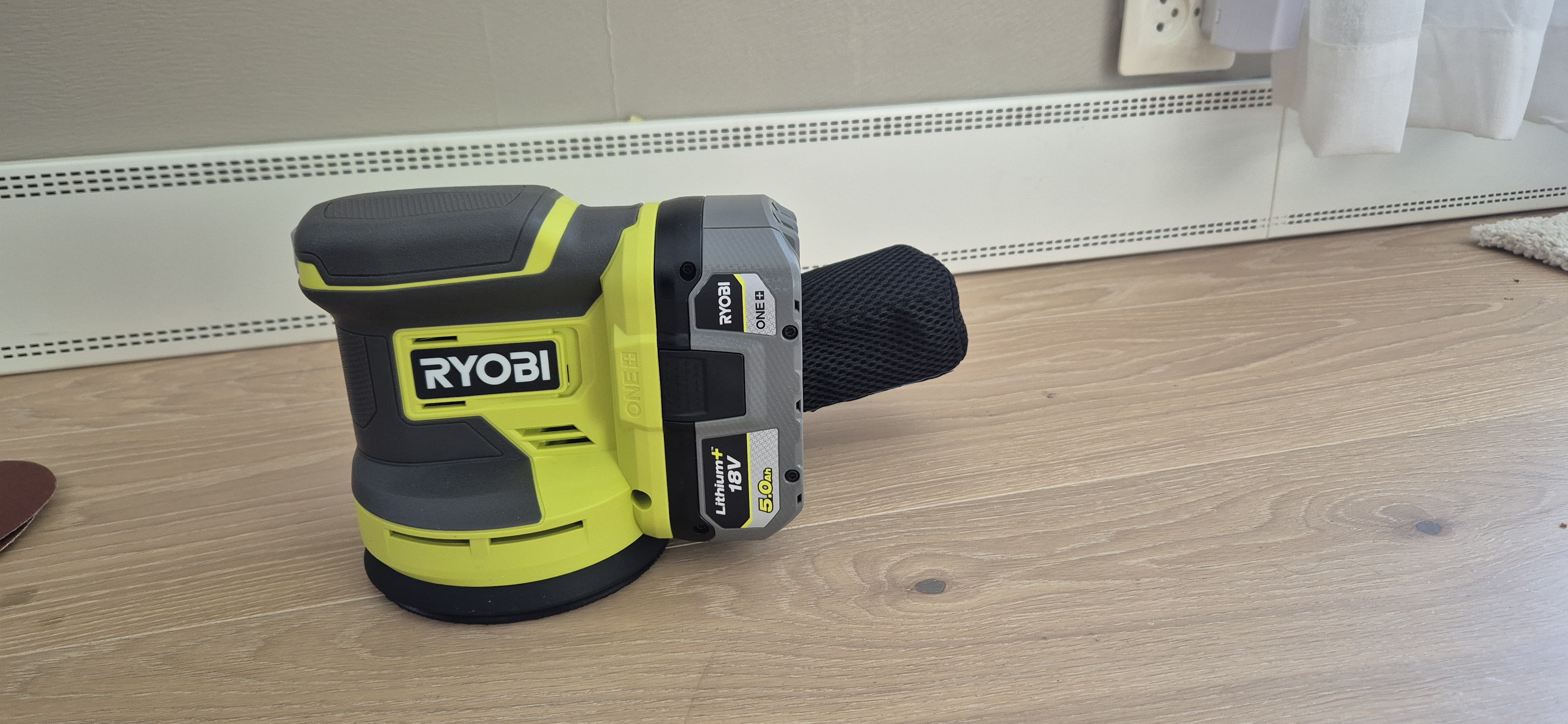 Ryobi one+ eksentersliper