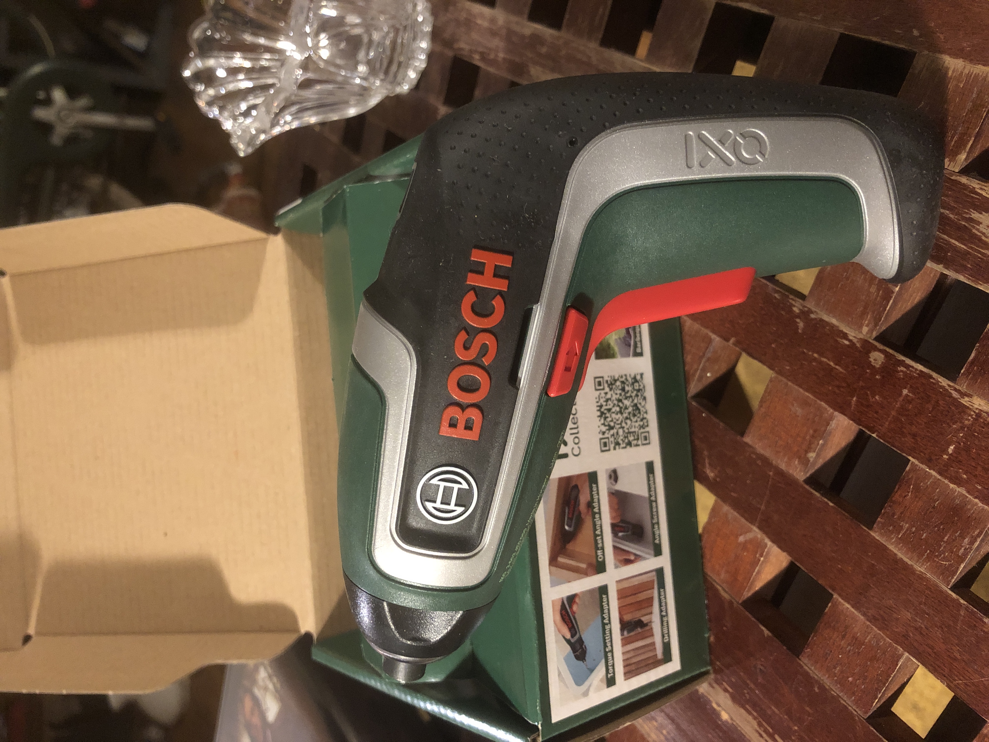Cordless electric screwdriver