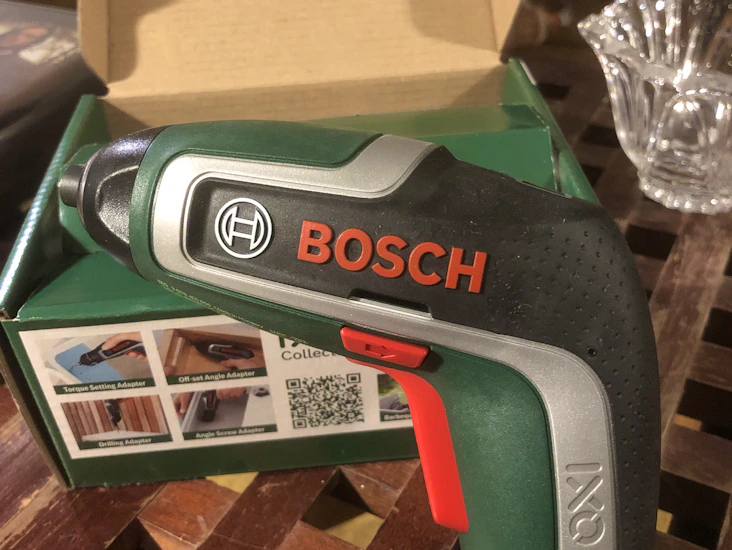 Cordless electric screwdriver