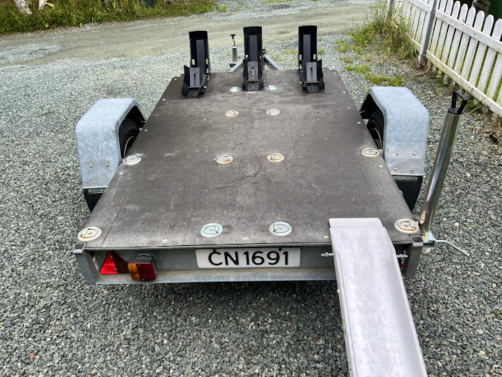 Mc transport, mc-tilhenger m/vinterdekk, for (1 eller 2 sykler)