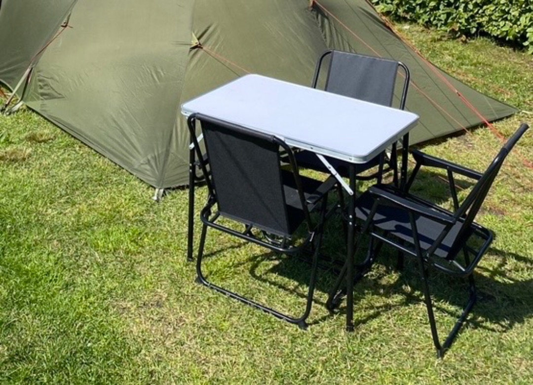 Campingbord + tre stoler 