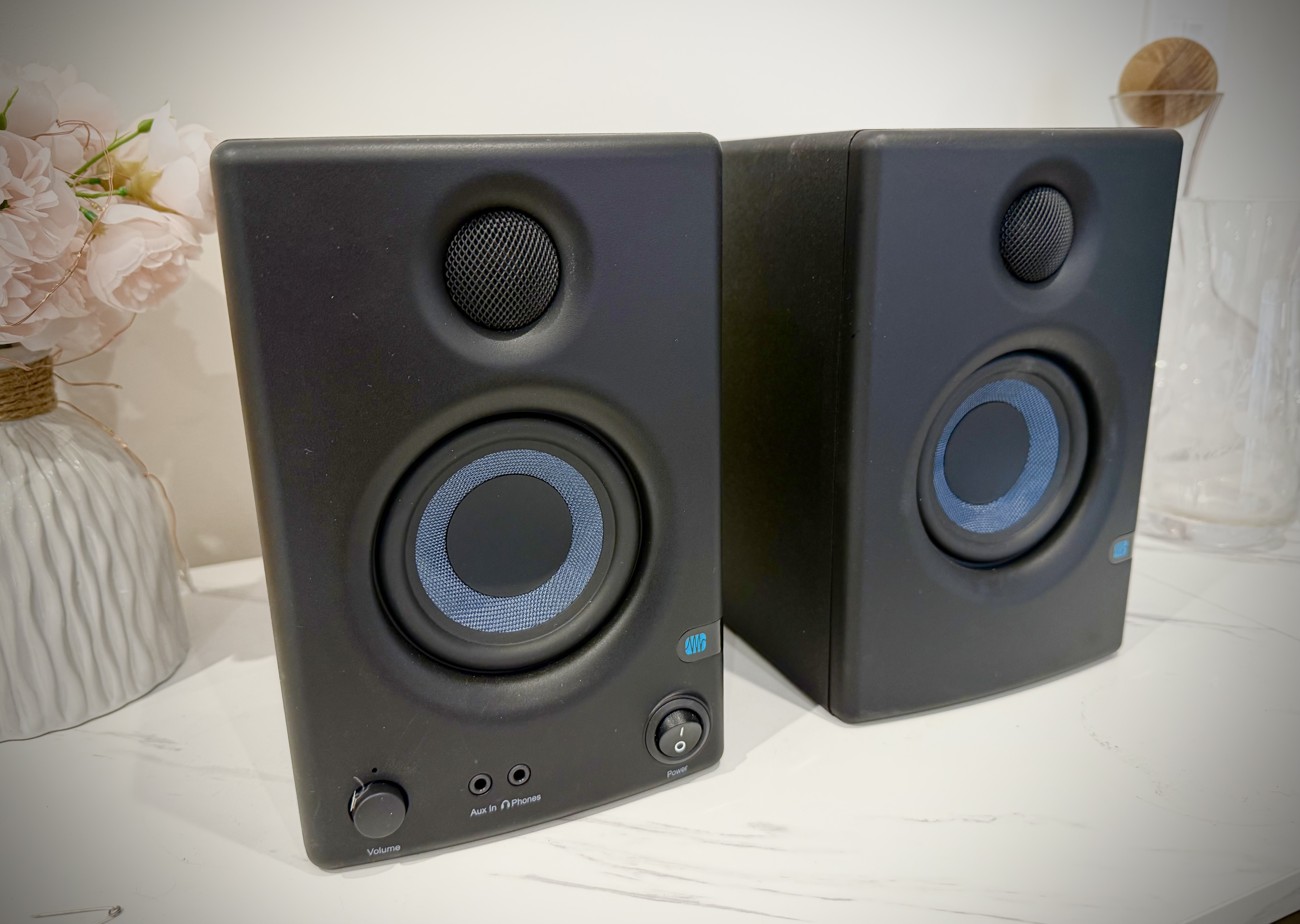 Presonus eris e3.5 studio monitors – active reference speakers with rca & aux cables included. speaker rental for dj’s, podcasting and events