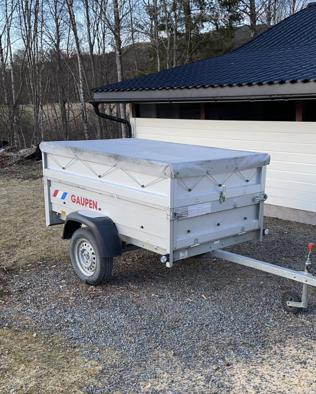 Praktisk gaupen varehenger med presenning – 750 kg – kongsvinger