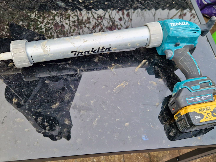 Makita mastic gun