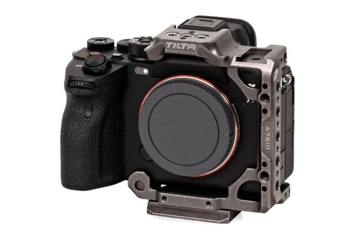 Sony a7siii + 2 x sony np-fz100 rechargeable batteries + tilta half-camera cage