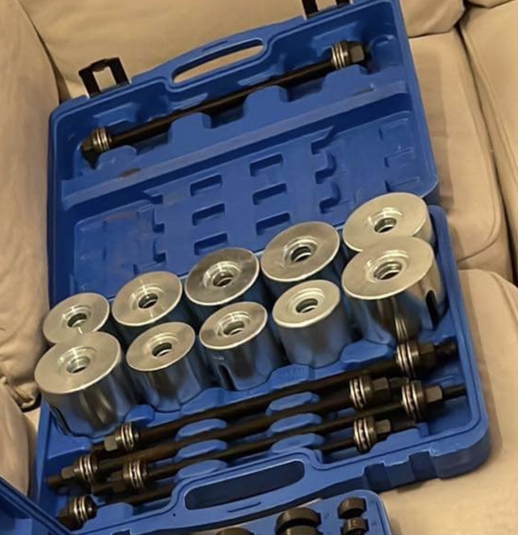 Demontering og montering av foringer og lager