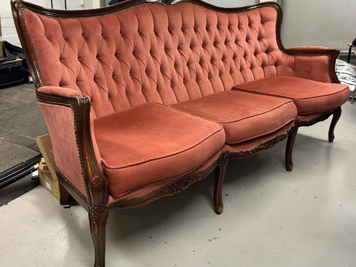 Kuvausrekvisiitta: rokokoo-sohva