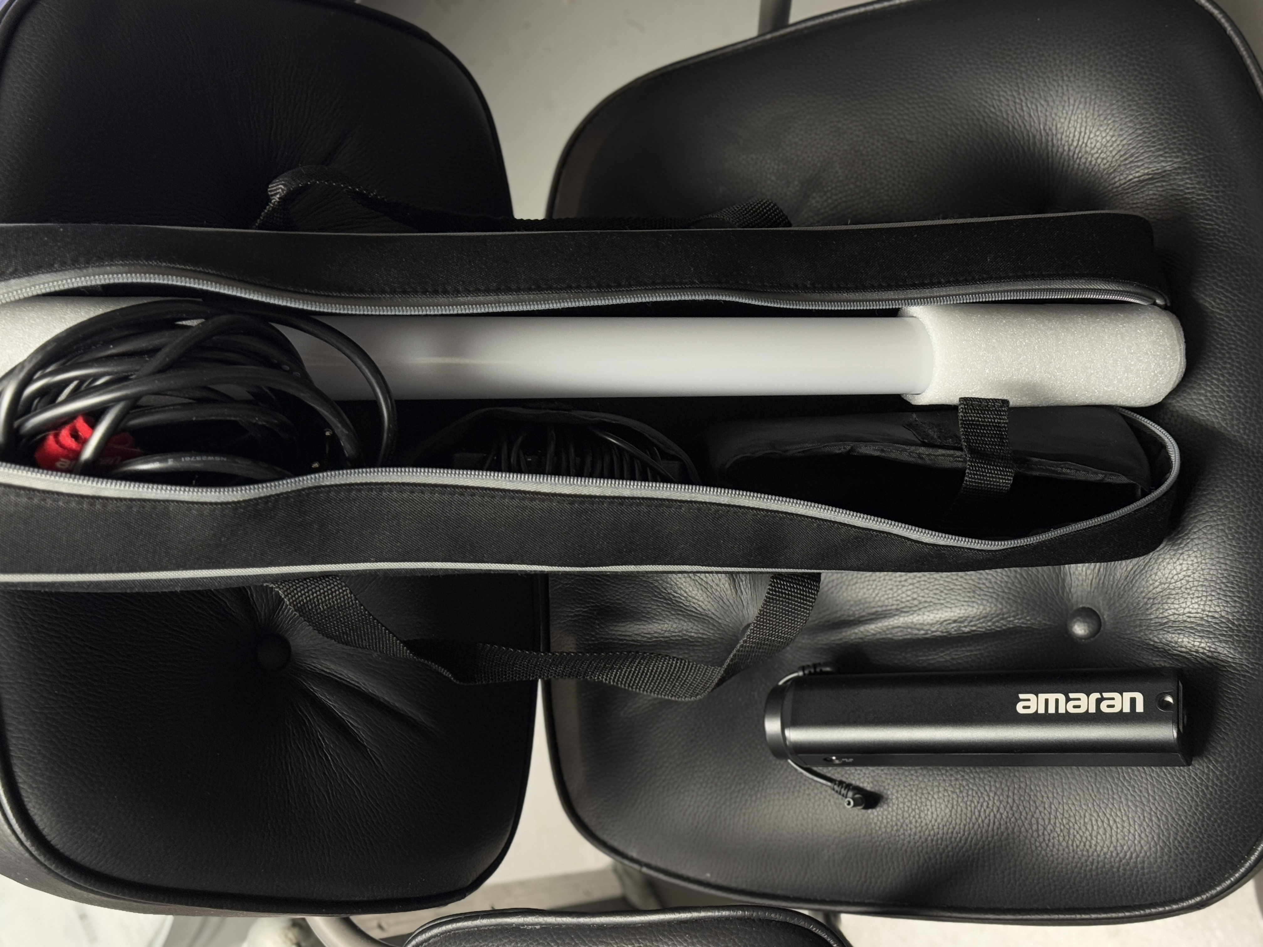 Amaran t2c led tube "valomiekka" akulla ja rgb-väriskaalalla + laturi + kompakti kantolaukku