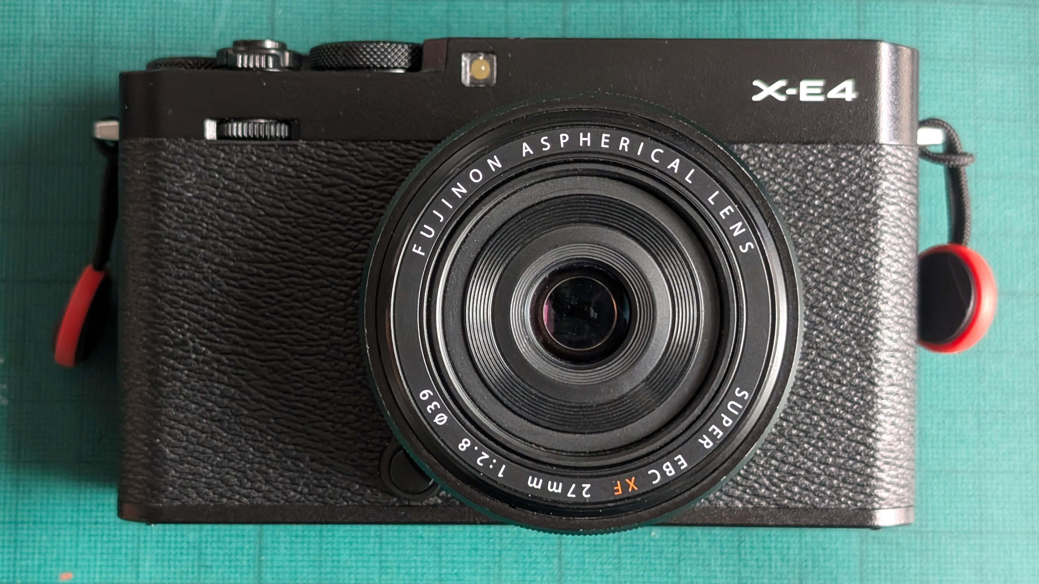 Fujifilm x-e4 with 27mm pancake lens -perfect street photography combo! 