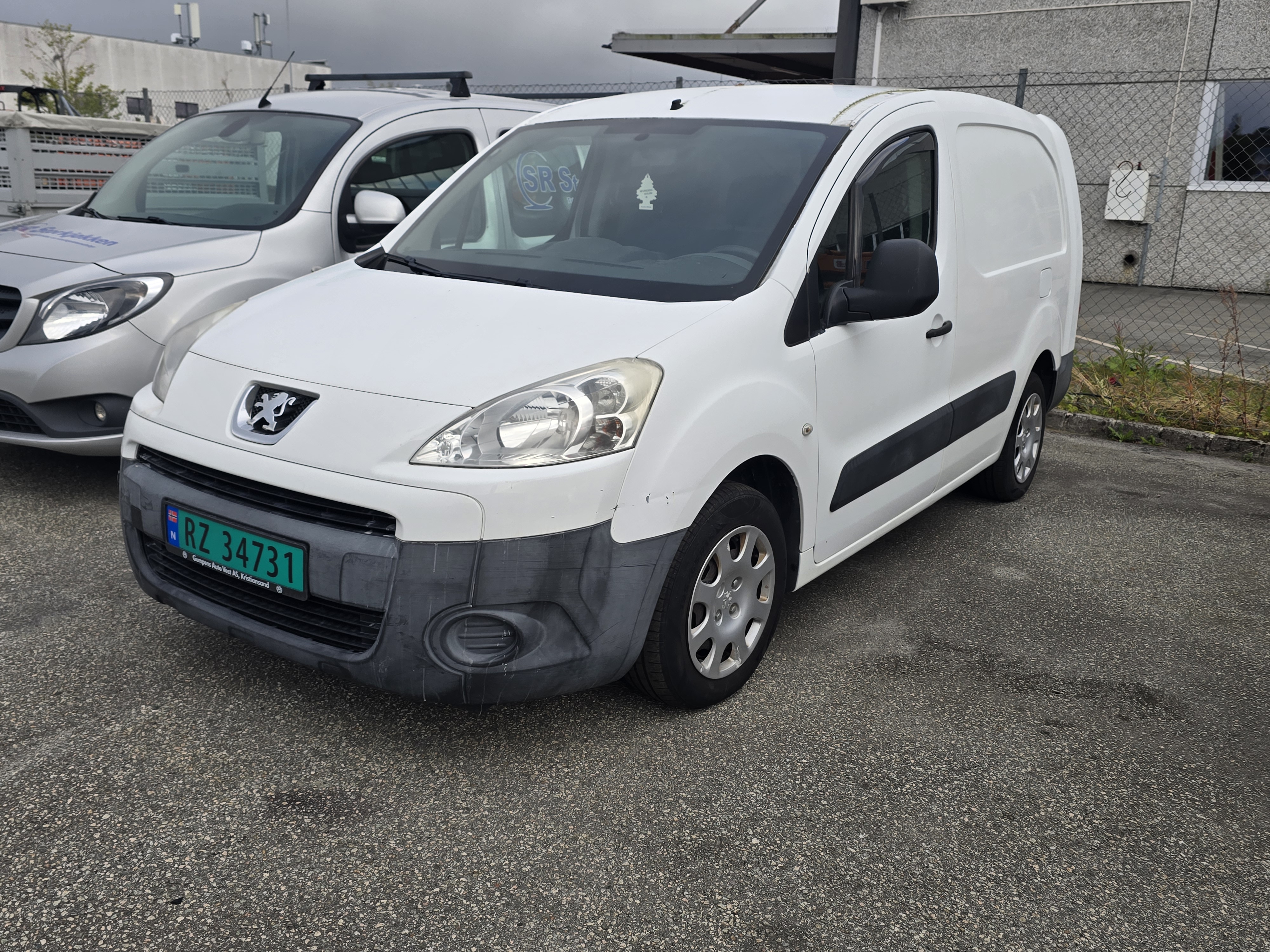 Peugeot partner varebil med automat