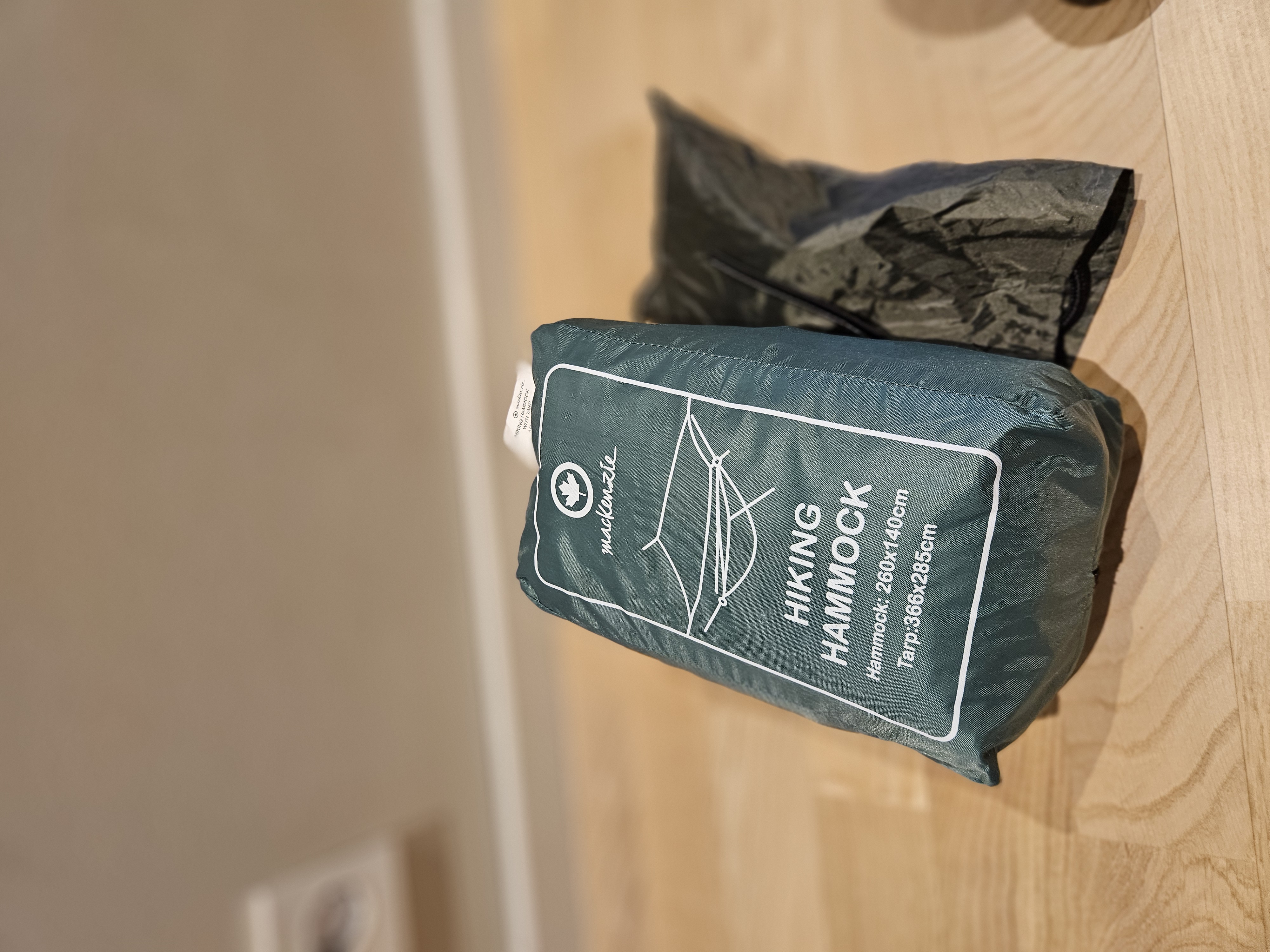 Hengekøye med myggnett og tarp