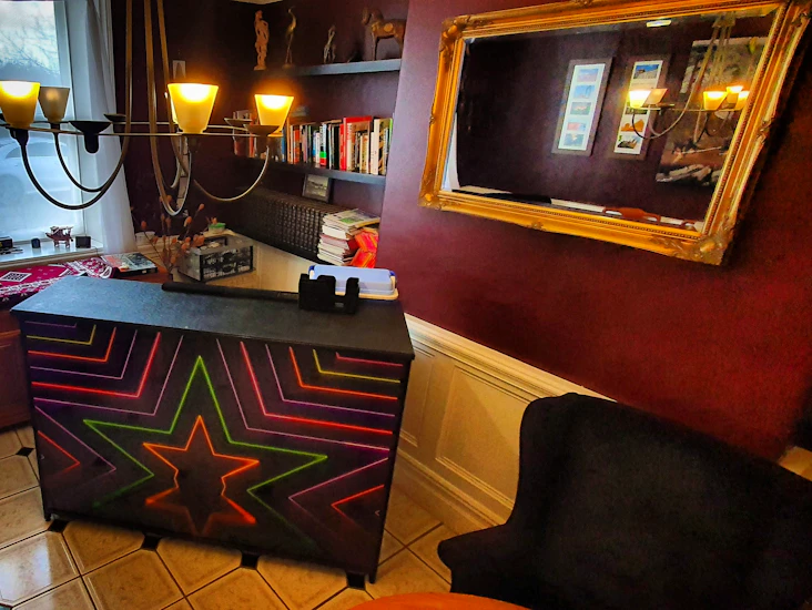 Retro themed bar counter hire