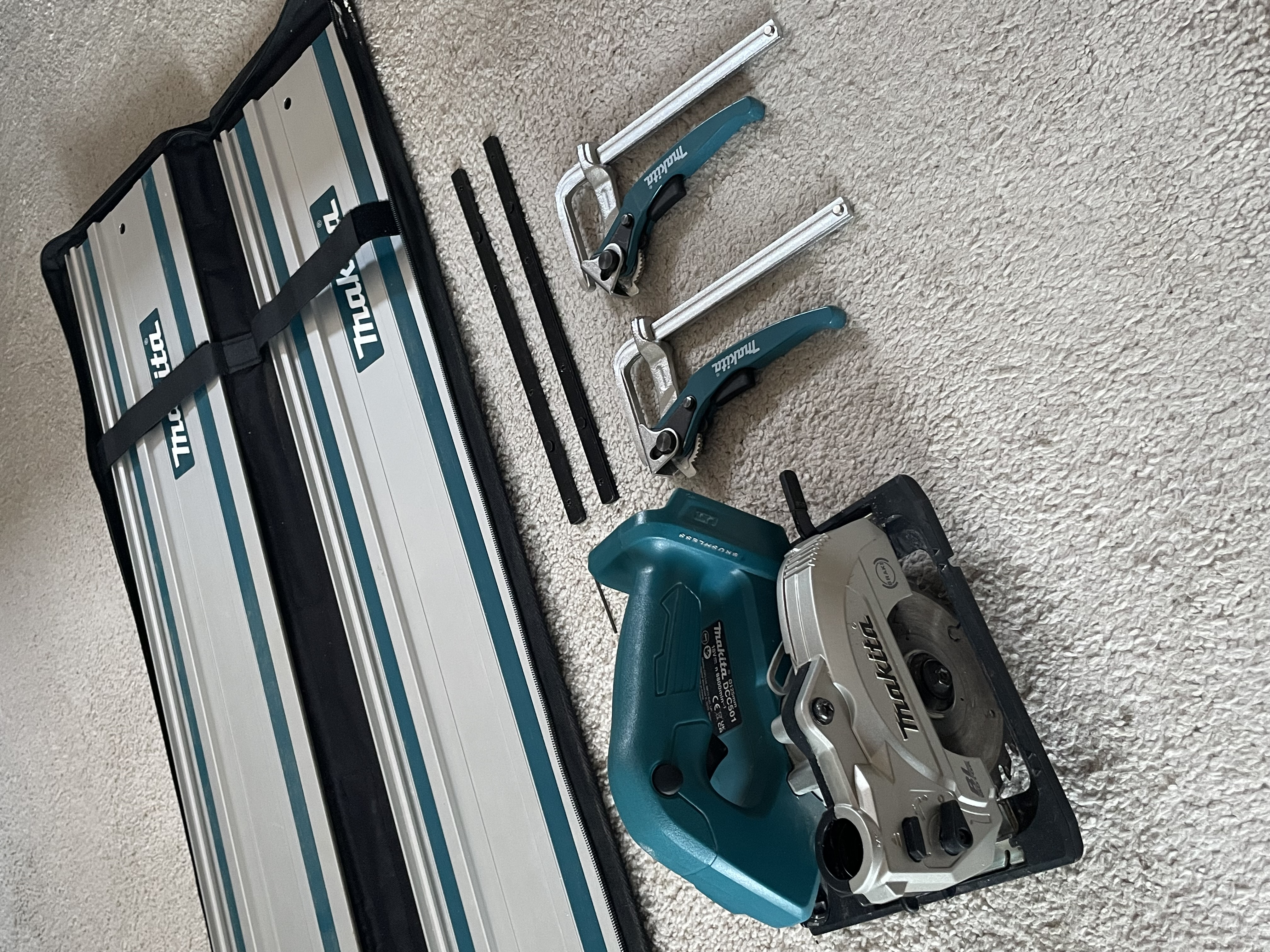 Makita dcc501 kakelskärare med träklinga och styrskena