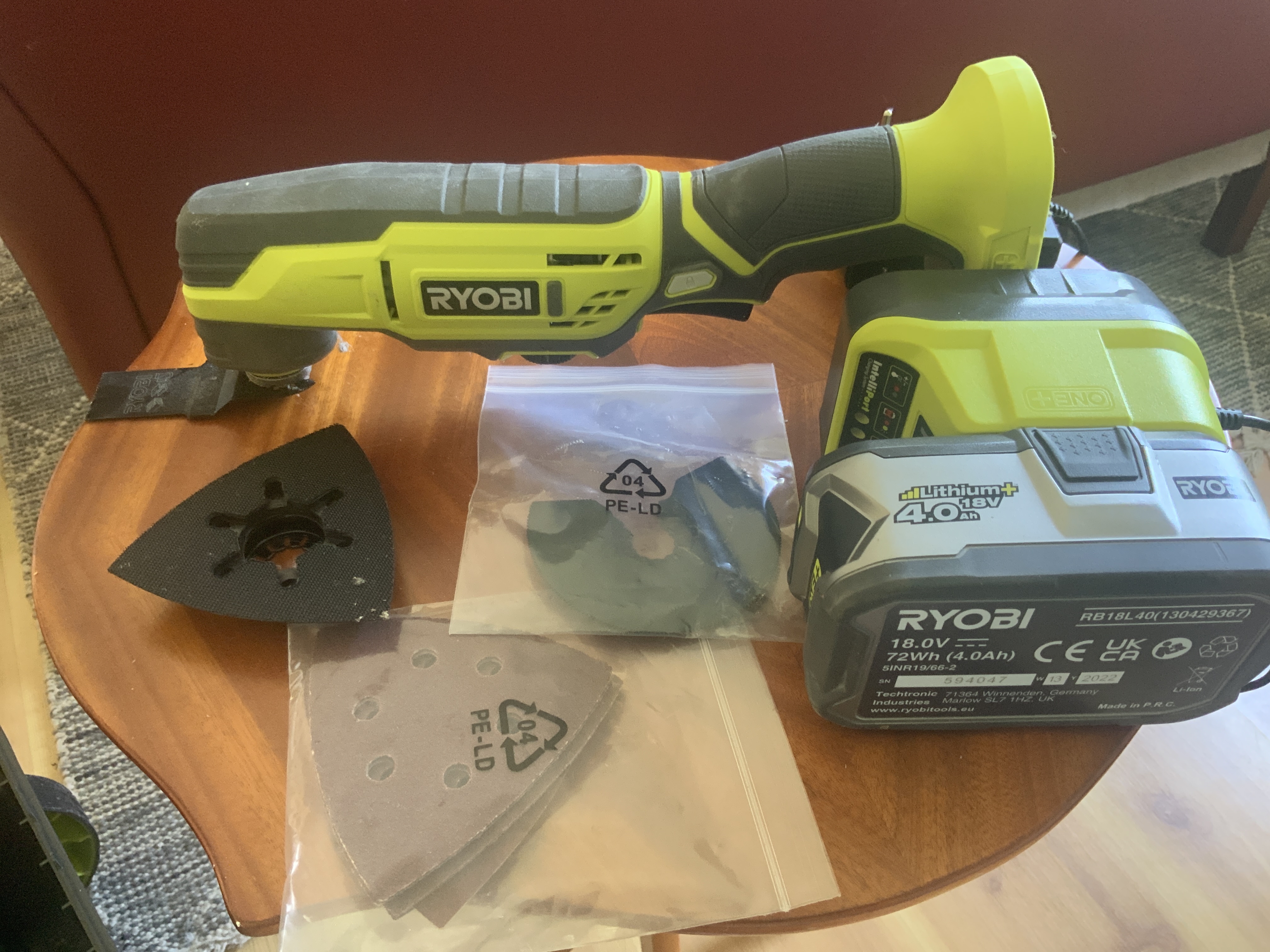 Ryboi multiverktyg r18mt med batteri och laddare