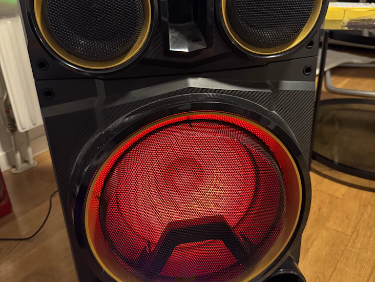 Kraftig bluetooth högtalare, andersson perfekt för festen, kräver tillgång till el