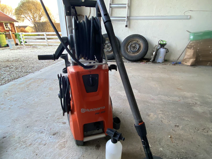 Högtryckstvätt husqvarna pw360 med altantvätt