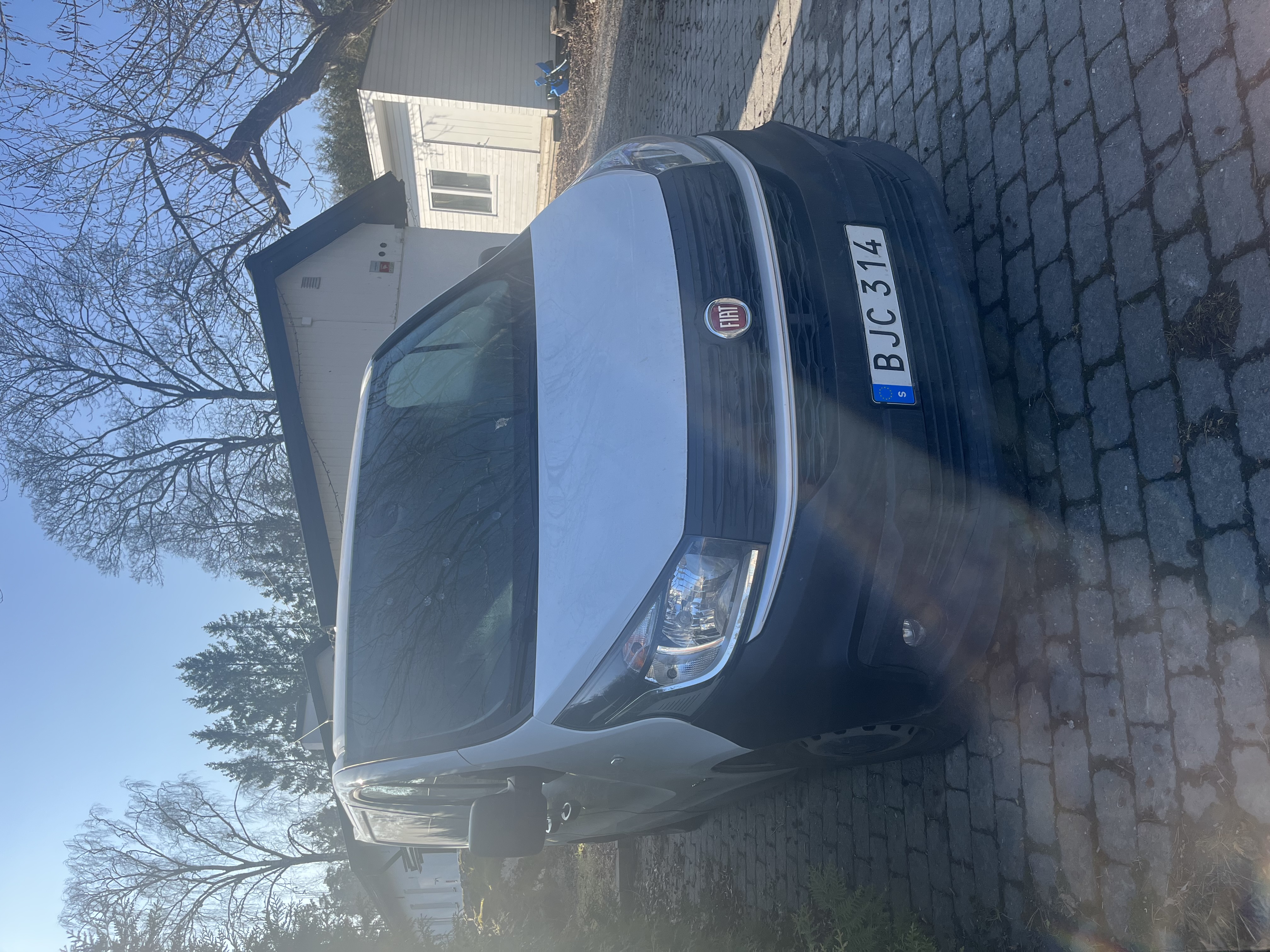 Lättkörd flyttbil skåpbil 3-sits