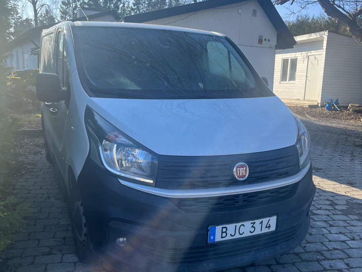 Lättkörd flyttbil skåpbil 3-sits