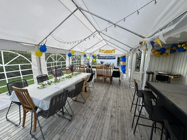 Partytält 4×8 m i nyskick – busenkel montering & 100 % vattentätt pvc