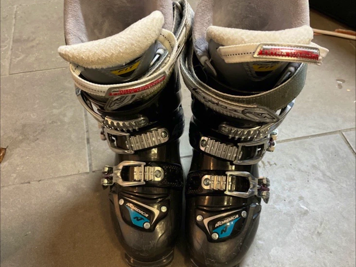 Nordica pjäxor strl 40