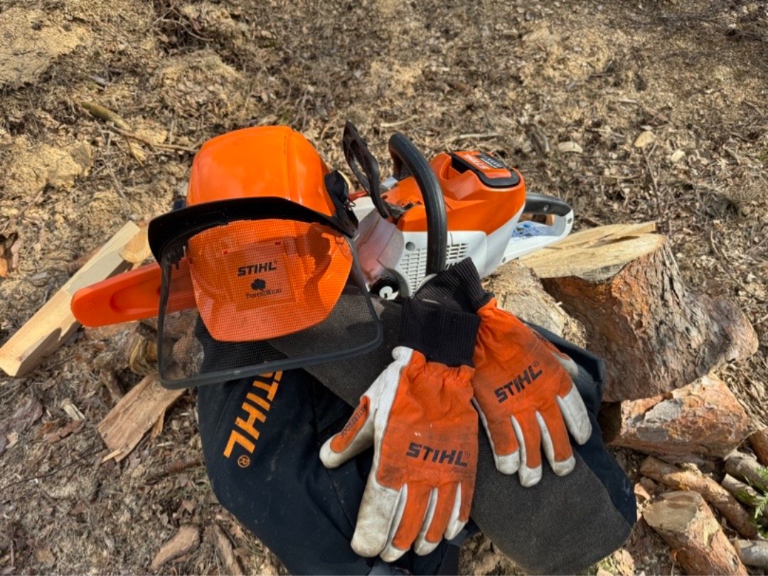 Stihl batterisag med verneutstyr